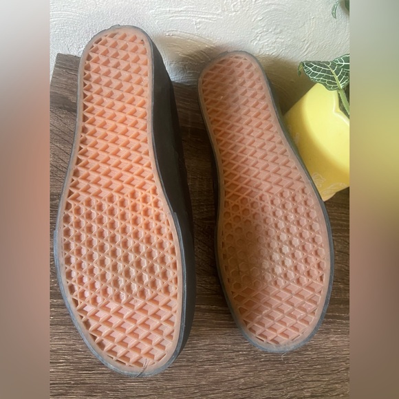 Vans - Picture 2 of 3